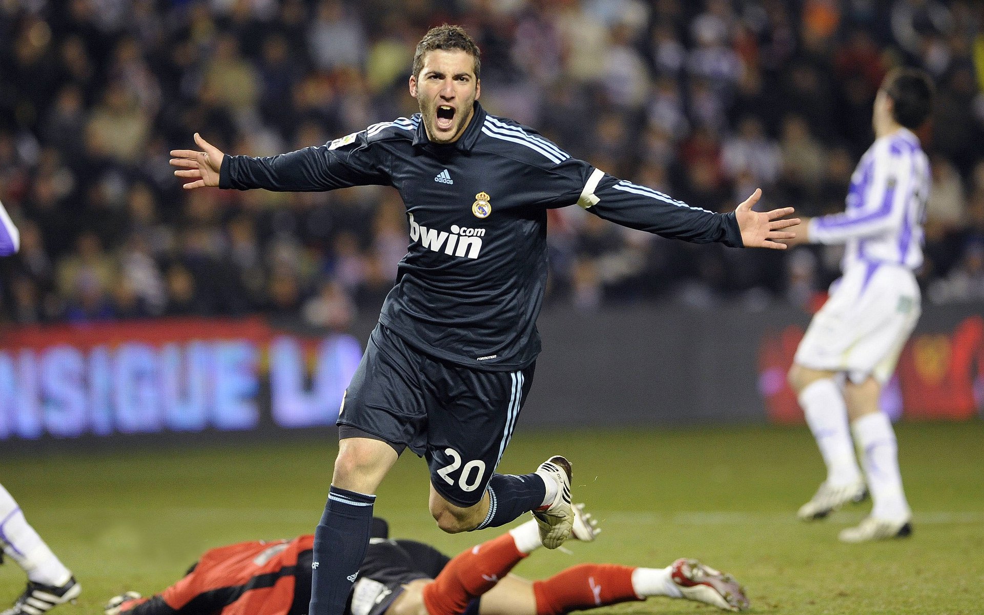 开云网址入口-利物浦-热刺，客场遭受失利，争夺领跑权利暂时落空，利物浦热刺首发名单